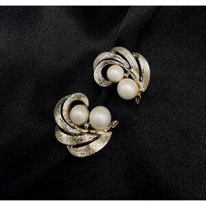 Vintage 1960's Lisner Gold Tone Clip-On Earrings W/ Faux Pearl Accents